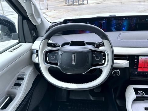 Used 2025 Lincoln Navigator Reserve AWD/4WD image 11