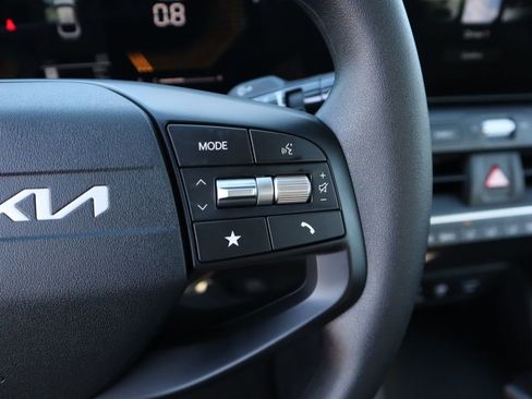 New 2025 Kia K4 LXS image 28