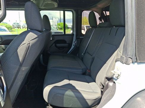 Used 2024 Jeep Wrangler Unlimited image 12