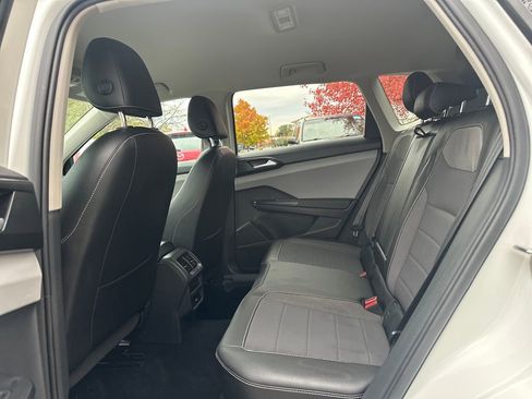 Certified 2022 Volkswagen Taos SE image 13