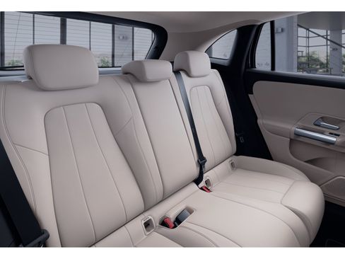 Certified 2023 Mercedes-Benz GLA 250 4MATIC image 5