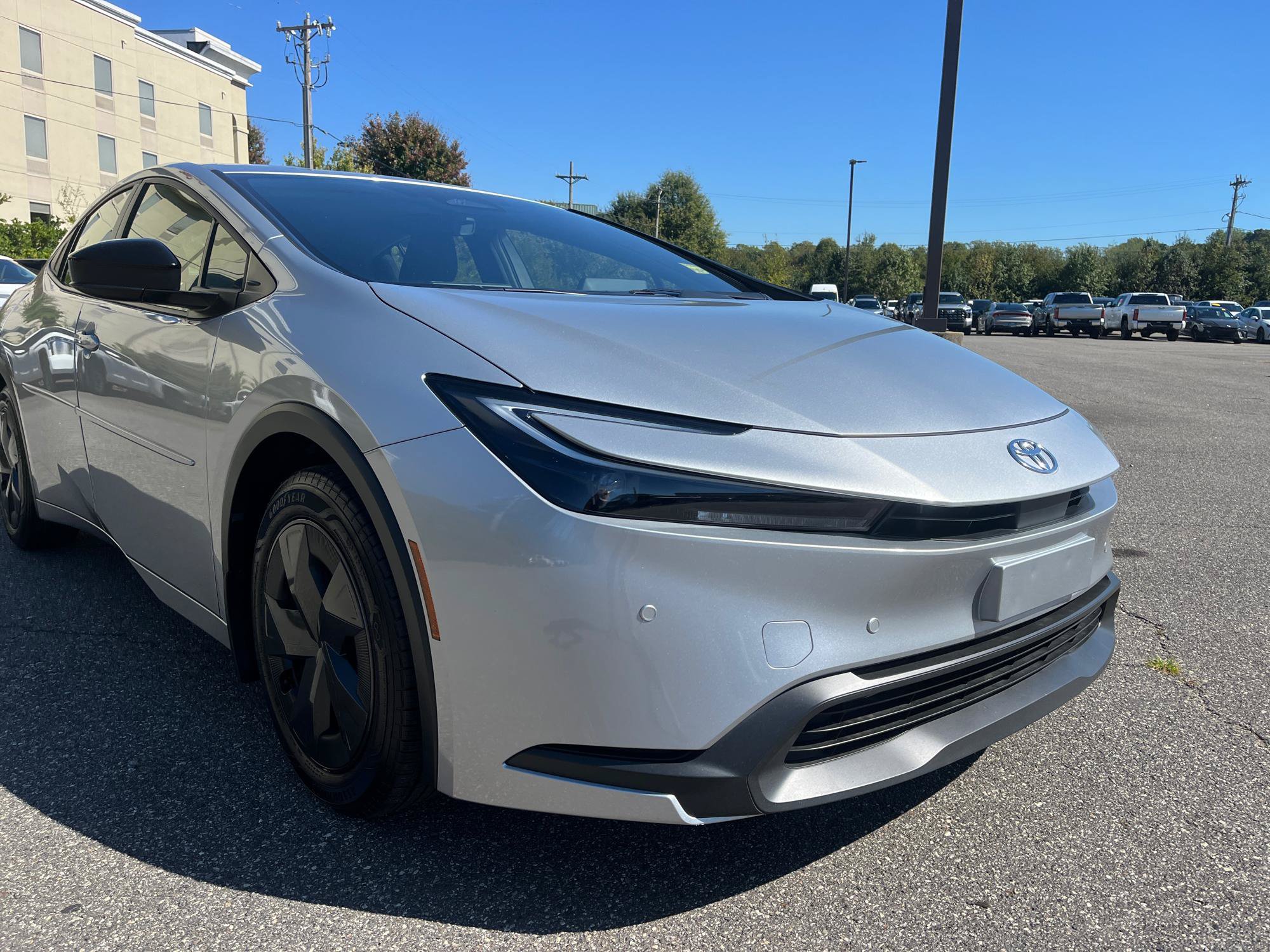 Used 2025 Toyota Prius LE FWD image 23