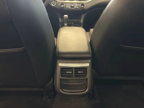 Used 2019 Chevrolet Impala LT FWD image 43