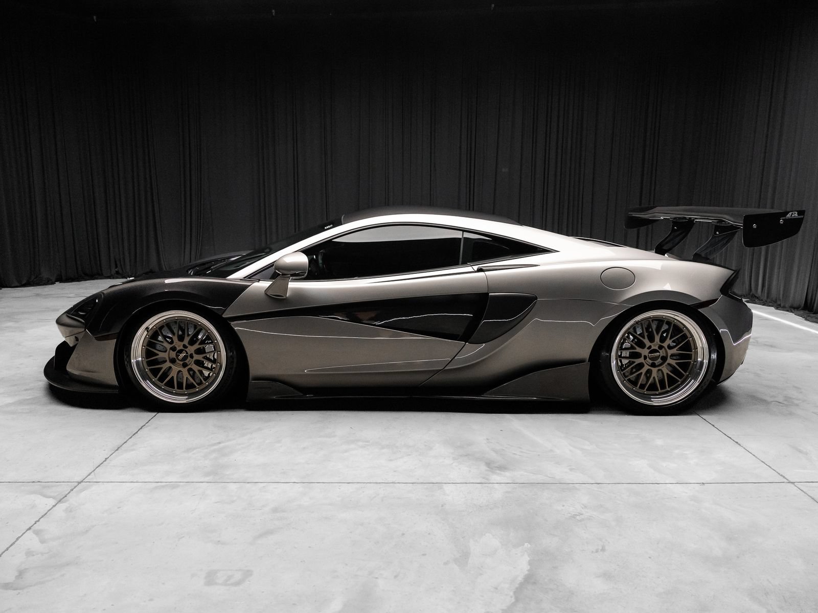Used 2017 McLaren 570S Coupe RWD image 12
