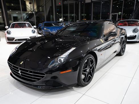 Used 2015 Ferrari California T image 37