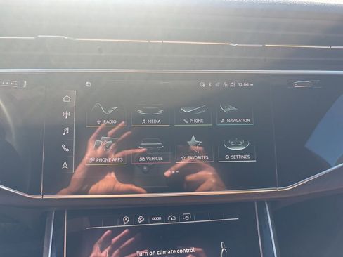 Used 2022 Audi Q8 Premium Plus image 20