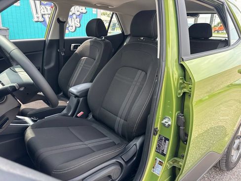 Used 2024 Hyundai Venue SEL FWD image 9