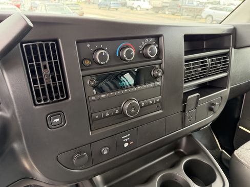 New 2026 Chevrolet Express 3500 Extended RWD image 17