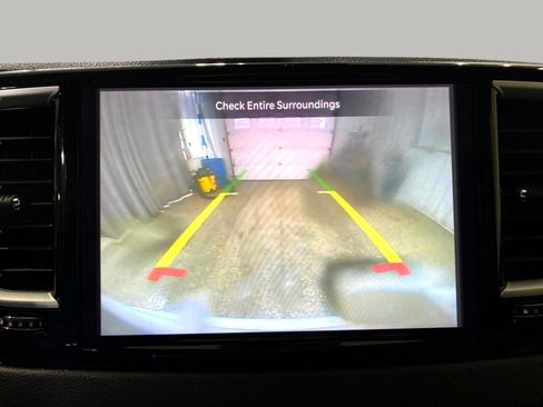 Used 2022 Chrysler Voyager LX image 14