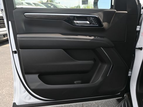 Used 2025 Chevrolet Tahoe LT AWD/4WD image 14