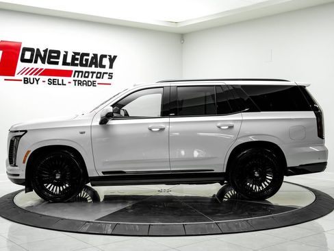 Used 2025 Cadillac Escalade Sport Platinum AWD/4WD image 13