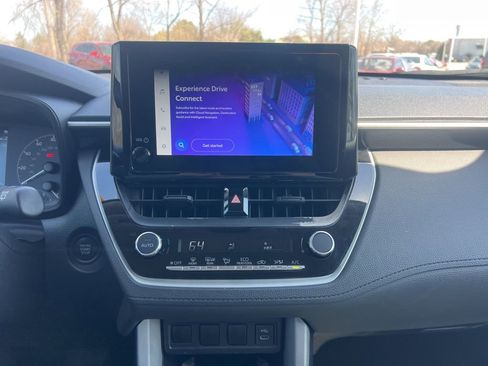 Used 2024 Toyota Corolla Cross LE image 4