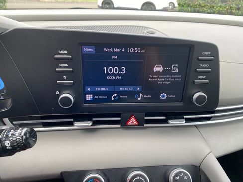 Used 2025 Hyundai Elantra SE image 16