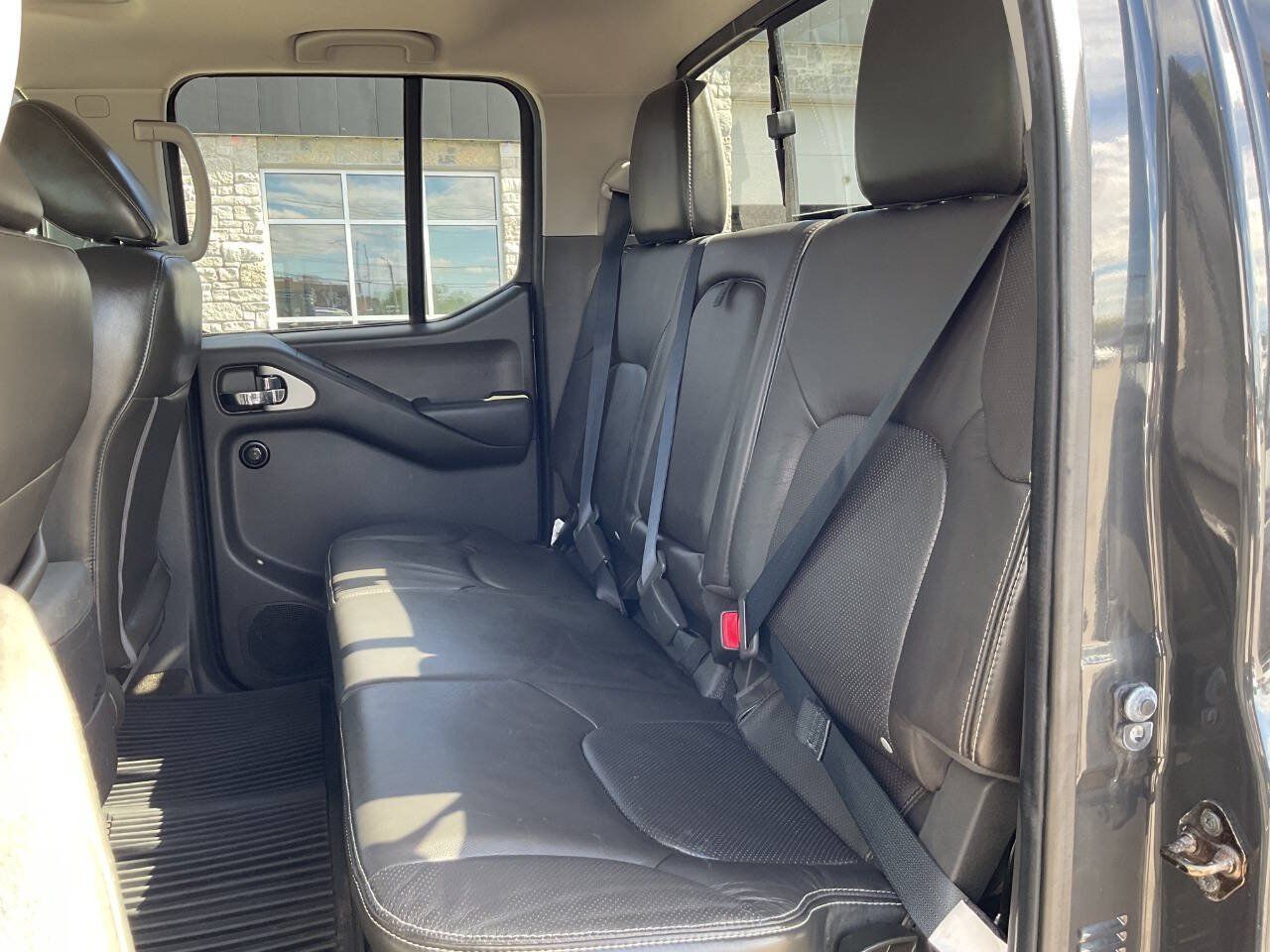 Used 2015 Nissan Frontier PRO-4X w/ Pro-4x Luxury Package AWD/4WD image 29