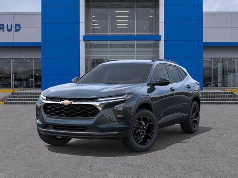 New 2026 Chevrolet Trax LT image 6