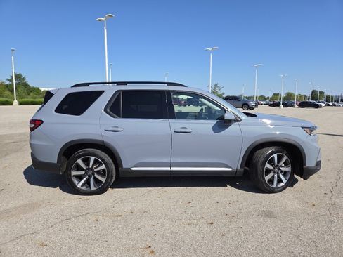 Used 2025 Honda Pilot Touring image 20