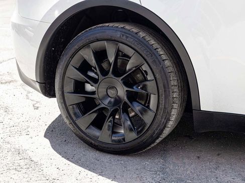 Used 2023 Tesla Model Y Long Range image 10