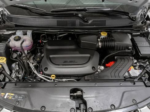 New 2026 Chrysler Pacifica Limited w/ Uconnect Theater Family Group FWD image 3