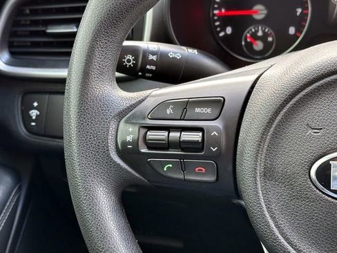 Used 2017 Kia Sorento LX image 23