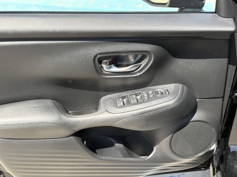 Used 2024 Honda HR-V LX image 17