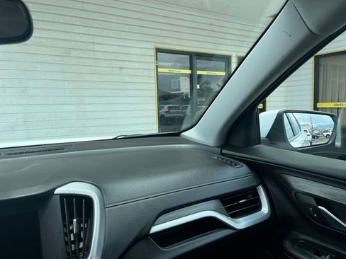 Used 2024 GMC Terrain SLE FWD image 35