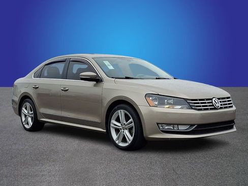 Used 2015 Volkswagen Passat TDI SEL Premium FWD image 3