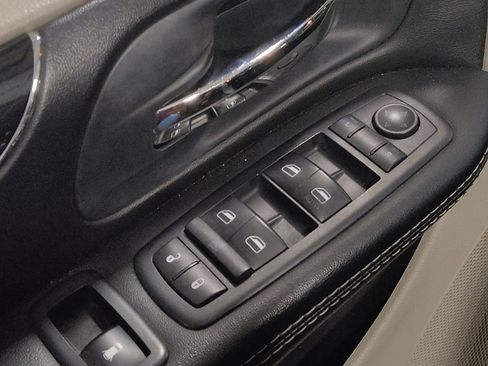 Used 2017 Dodge Grand Caravan SXT FWD image 27