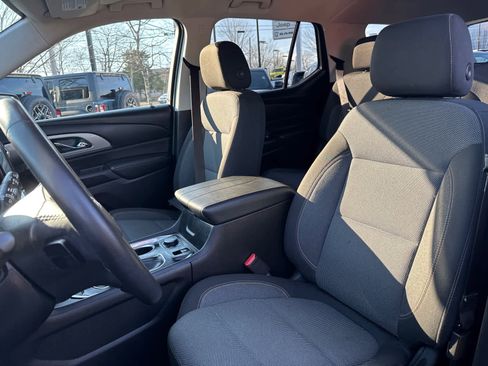Used 2021 Chevrolet Traverse LT image 13