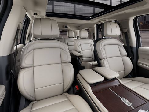 New 2027 Lincoln Navigator Reserve AWD/4WD image 10