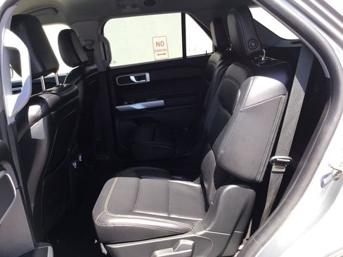 Used 2020 Ford Explorer XLT w/ Equipment Group 202A AWD/4WD image 10