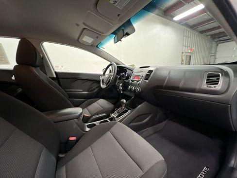 Used 2017 Kia Forte LX image 24