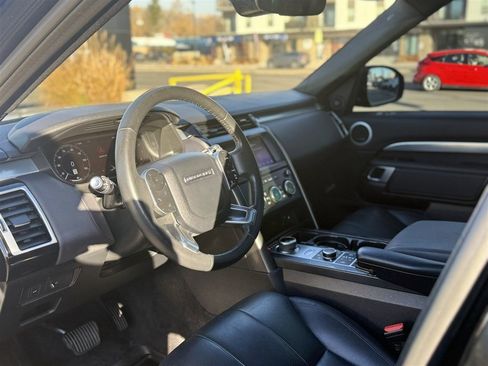 Used 2020 Land Rover Discovery Landmark image 12