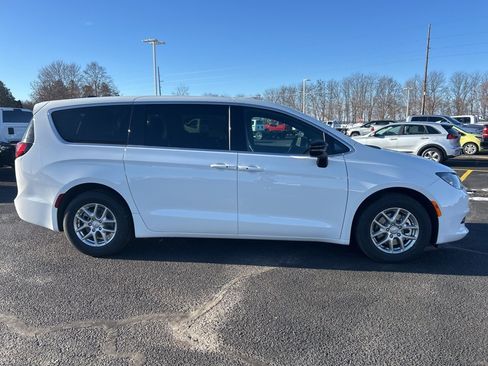 New 2026 Chrysler Voyager LX image 8