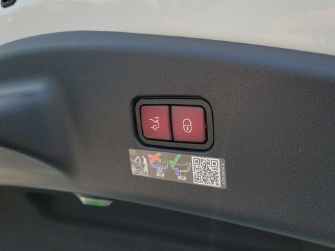 New 2026 Mercedes-Benz CLE 450 4MATIC Coupe image 6