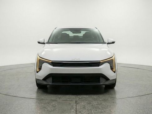 Used 2025 Kia K4 LXS image 2
