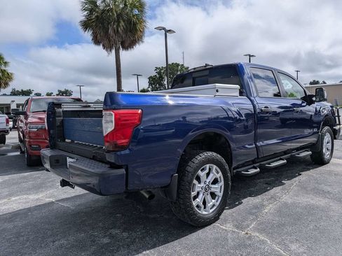 Used 2022 Nissan Titan SV w/ SV Convenience Package AWD/4WD image 3