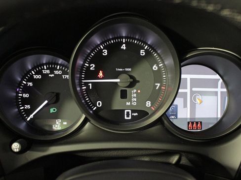 Used 2025 Porsche Macan image 20