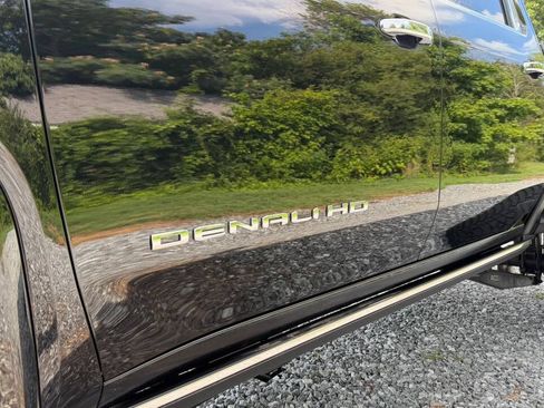 Used 2025 GMC Sierra 2500 Denali w/ Technology Package AWD/4WD image 21
