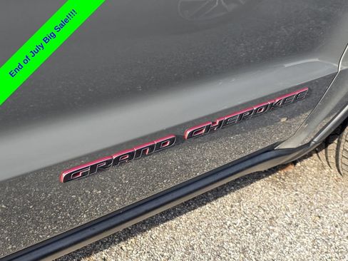 Used 2021 Jeep Grand Cherokee Trailhawk w/ Trailhawk Luxury Group AWD/4WD image 5