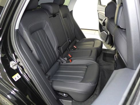 Used 2023 Audi Q5 2.0T Premium w/ Convenience Package AWD/4WD image 20