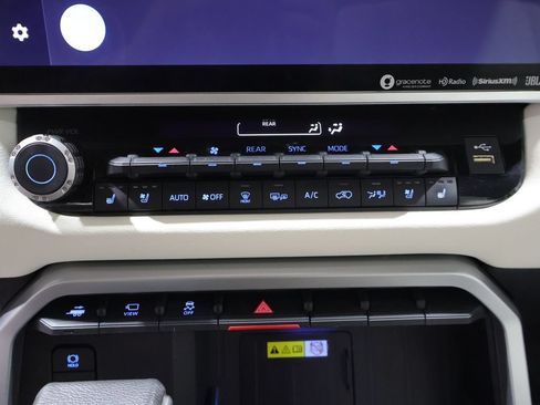 Used 2023 Toyota Sequoia Capstone AWD/4WD image 31
