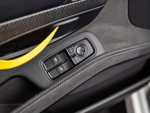 Used 2025 Porsche 718 Boxster Spyder RS image 36