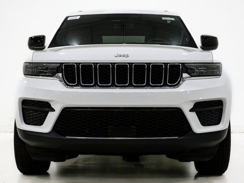 New 2025 Jeep Grand Cherokee Laredo X w/ Luxury Tech Group I image 2