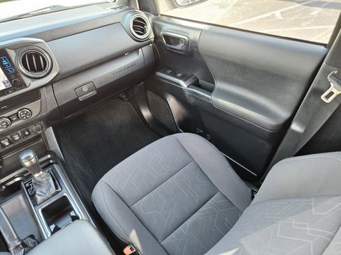 Used 2019 Toyota Tacoma TRD Off-Road image 16