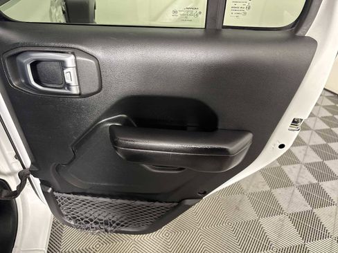 Used 2018 Jeep Wrangler Unlimited Sport S AWD/4WD image 14