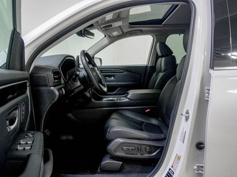 Used 2025 Honda Pilot Touring image 21