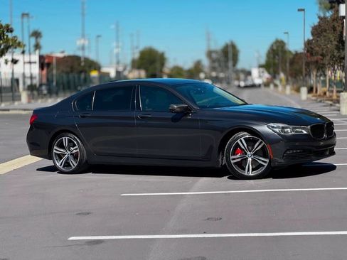 Used 2017 BMW 750i RWD image 4