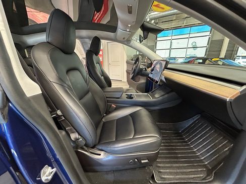 Used 2021 Tesla Model Y Long Range AWD/4WD image 41