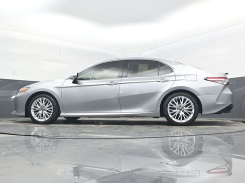 Used 2019 Toyota Camry XLE image 24