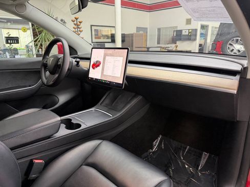 Used 2021 Tesla Model Y Long Range AWD/4WD image 18
